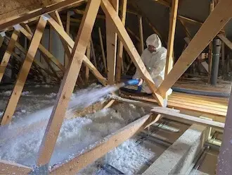 Foukaná minerální izolace